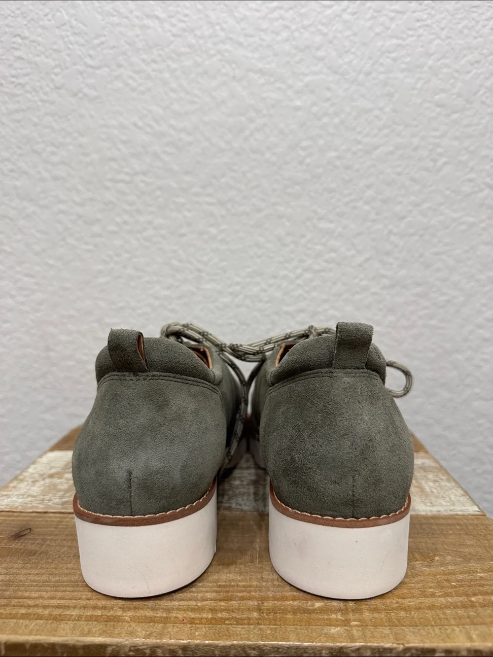 Vionic Ballari Suede Olive Lace Up Loafer Oxford Size 8 NEW